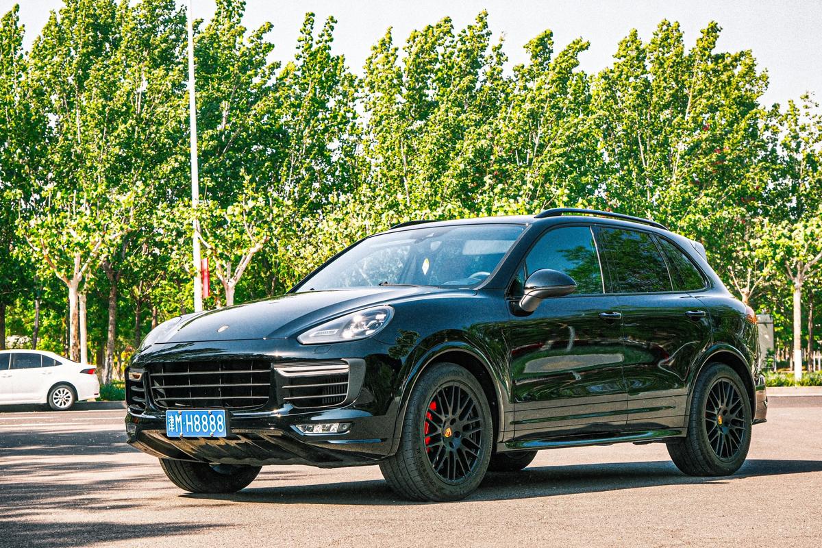 卡宴保时捷跑车 卡宴保时捷跑车图片